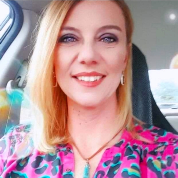 Meet your Posher, Jennifer - Picture 1 of 4